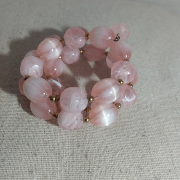 Jewelry - Vintage pink plastic beaded bracelet.
